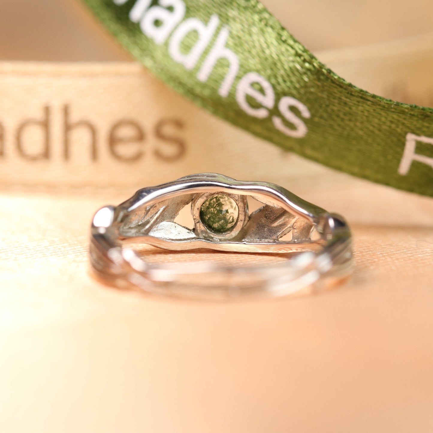 Nature-inspired 1 carat Round Cut Moss Green Agate Leafy Single Stone Engagement Ring in White Gold