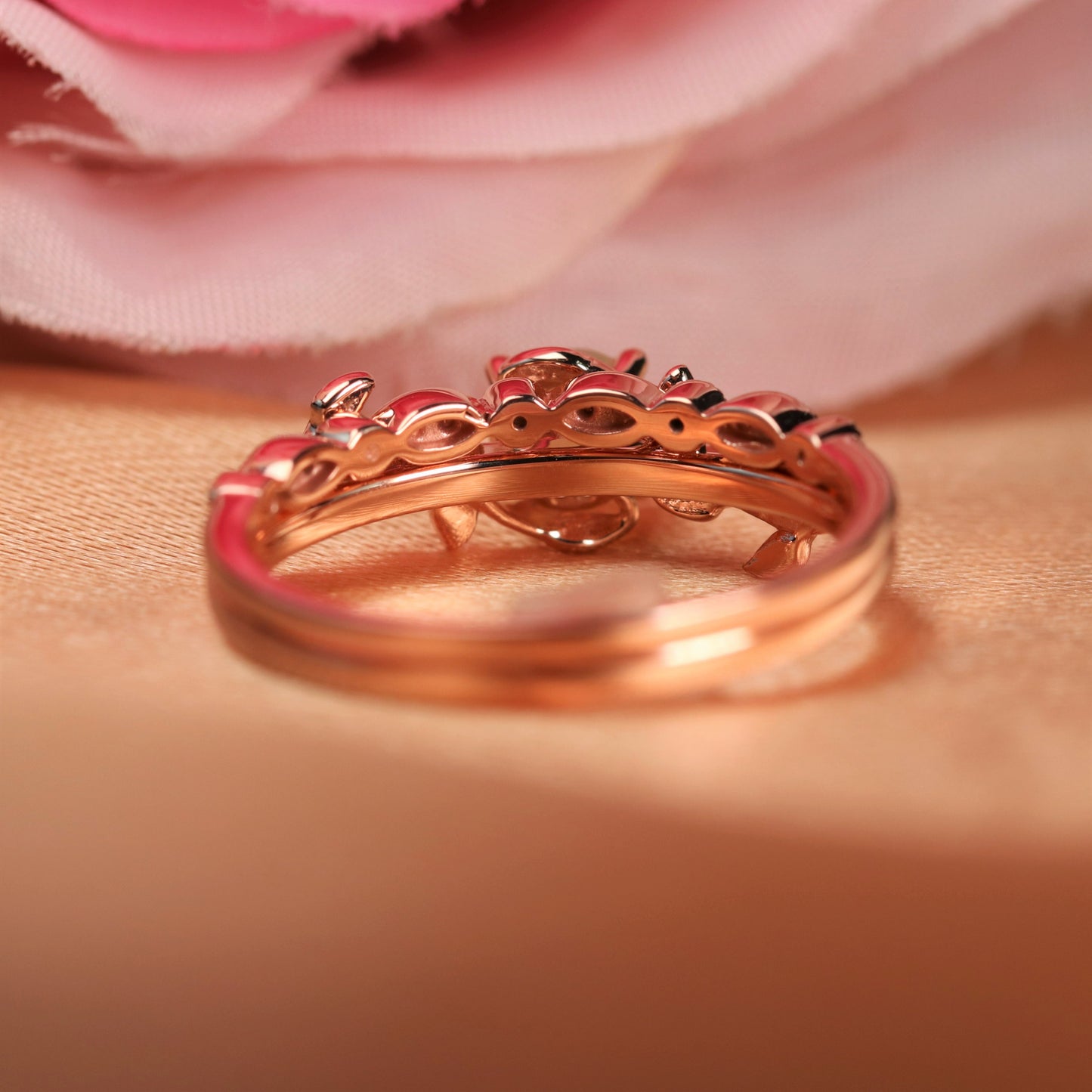 Vine 1.15 Carat Round Cut Fire Opal with Diamond Wedding Ring Set on Rose Gold