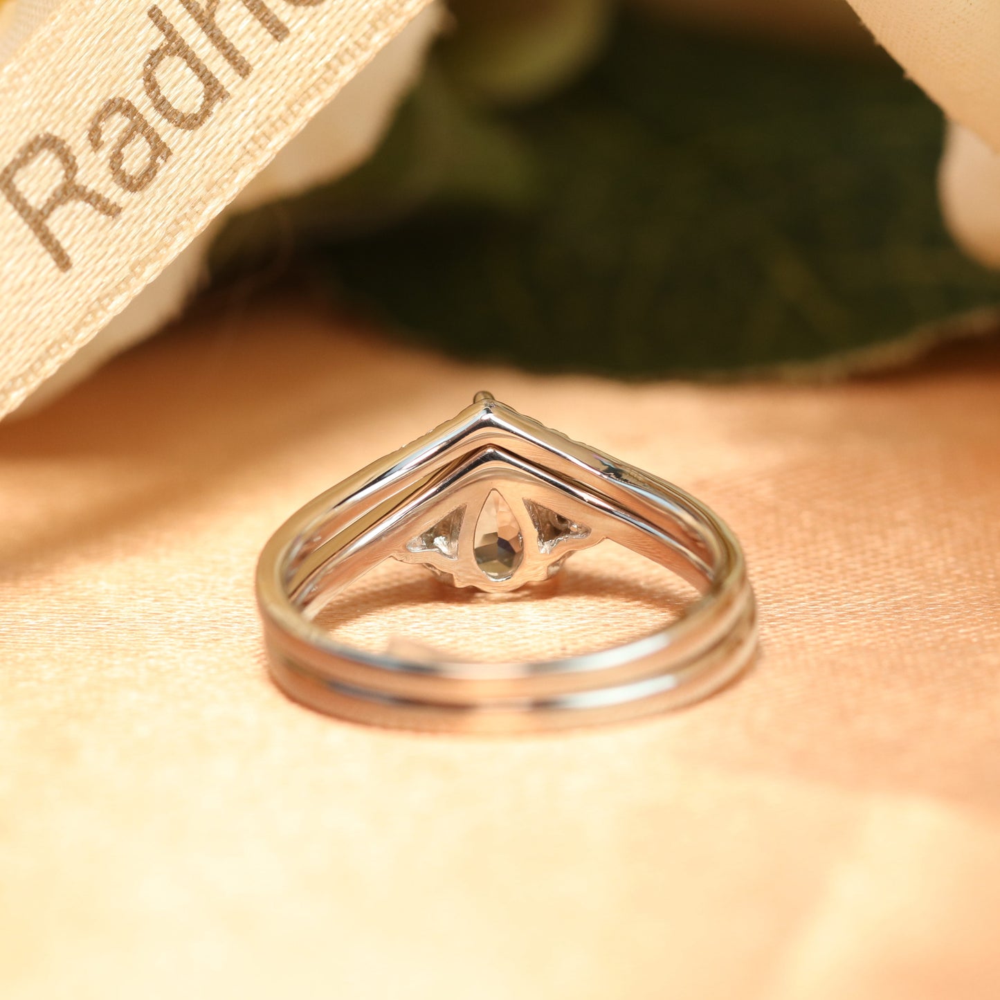 Vintage 1.15 carat Pear Shape Rainbow Moonstone Boho Wedding Set in Gold