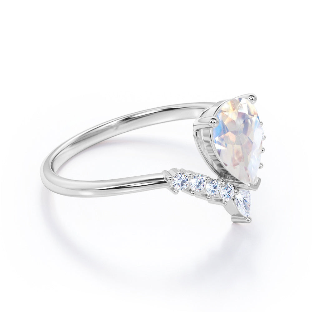 V-shaped 1.15 carat Pear cut Moonstone and diamond vintage tiara engagement ring in White gold