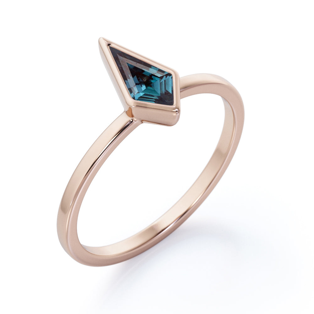 Antique Bezel 1 carat Kite shaped Alexandrite engagement ring in Rose gold-promise ring for women