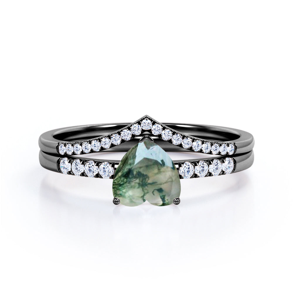 Lovely Antique 1.3 carat Heart shaped Moss Green Agate and diamond contoured wedding ring set in White gold