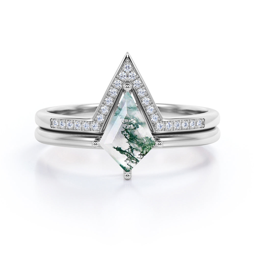 Solitaire Chevron 1.25 carat Kite shaped Moss Green Agate and diamond wedding ring set in Rose gold