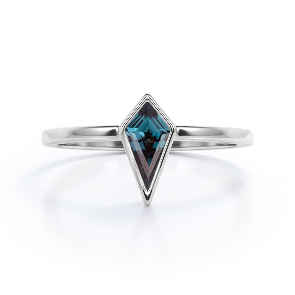 Antique Bezel 1 carat Kite shaped Alexandrite engagement ring in Rose gold-promise ring for women