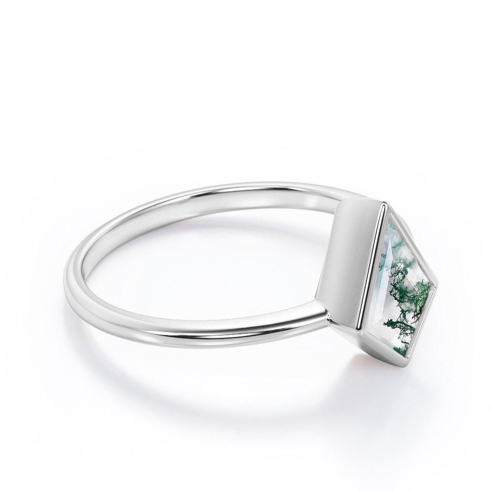 Perfect Bezel 1 carat Kite shaped Moss Green Agate solitaire engagement ring in Black gold