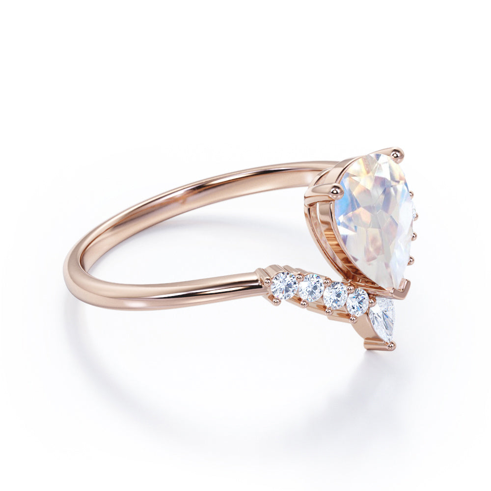 V-shaped 1.15 carat Pear cut Moonstone and diamond vintage tiara engagement ring in White gold