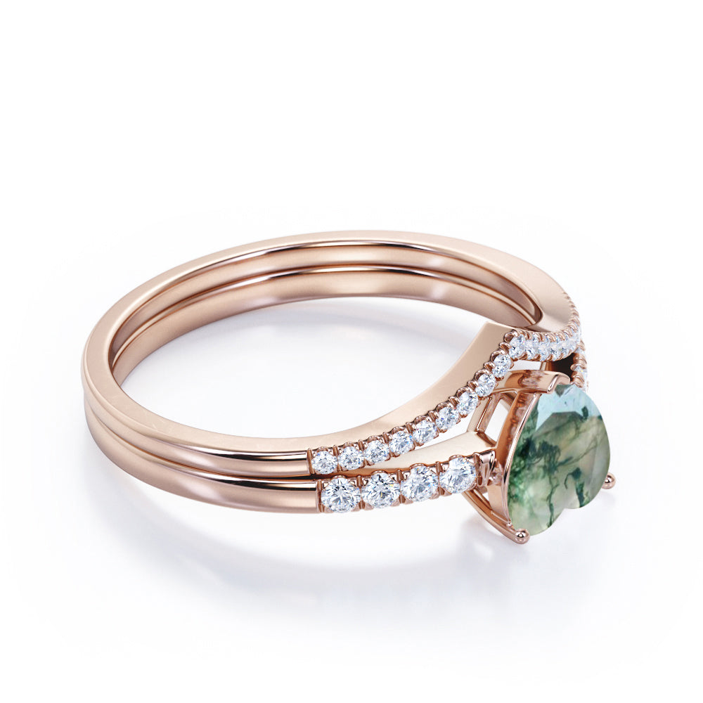 Lovely Antique 1.3 carat Heart shaped Moss Green Agate and diamond contoured wedding ring set in White gold