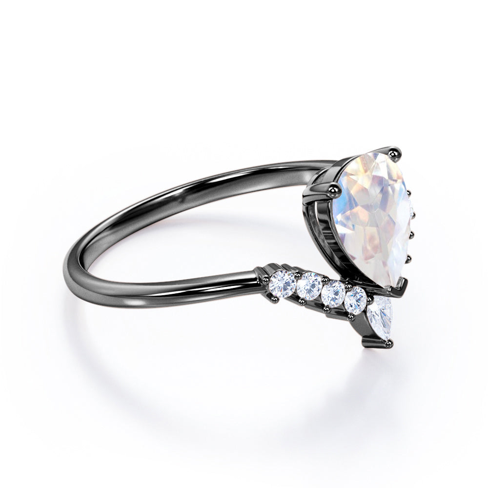V-shaped 1.15 carat Pear cut Moonstone and diamond vintage tiara engagement ring in White gold