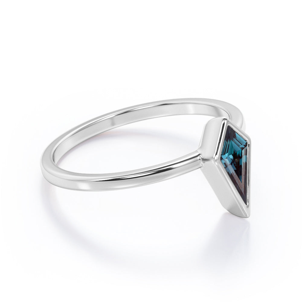 Antique Bezel 1 carat Kite shaped Alexandrite engagement ring in Rose gold-promise ring for women