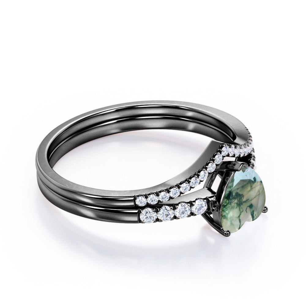 Lovely Antique 1.3 carat Heart shaped Moss Green Agate and diamond contoured wedding ring set in White gold