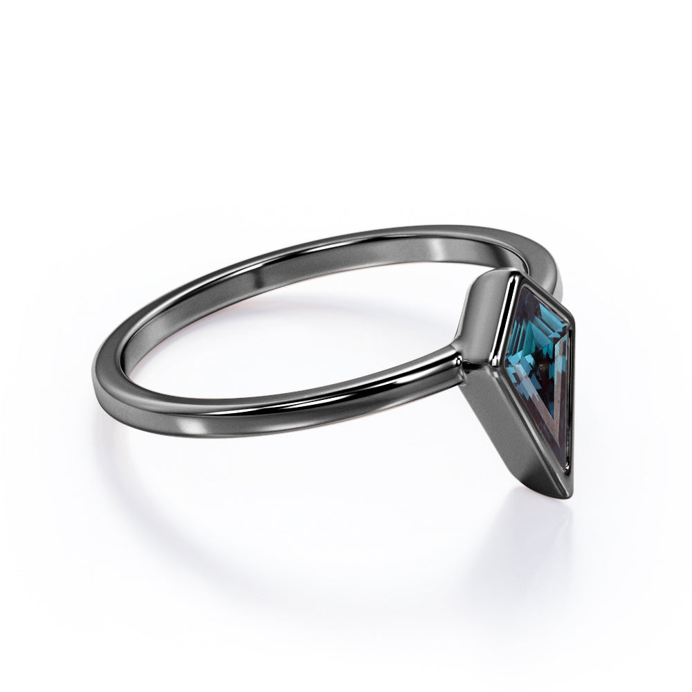 Antique Bezel 1 carat Kite shaped Alexandrite engagement ring in Rose gold-promise ring for women