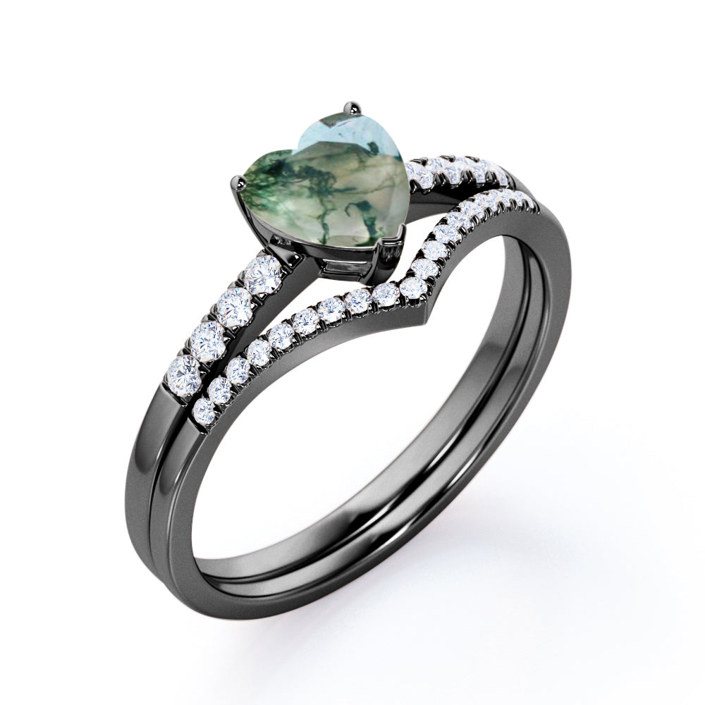 Lovely Antique 1.3 carat Heart shaped Moss Green Agate and diamond contoured wedding ring set in White gold