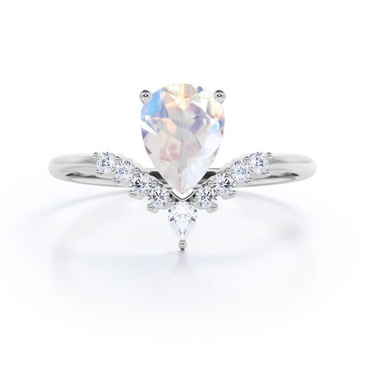 V-shaped 1.15 carat Pear cut Moonstone and diamond vintage tiara engagement ring in White gold