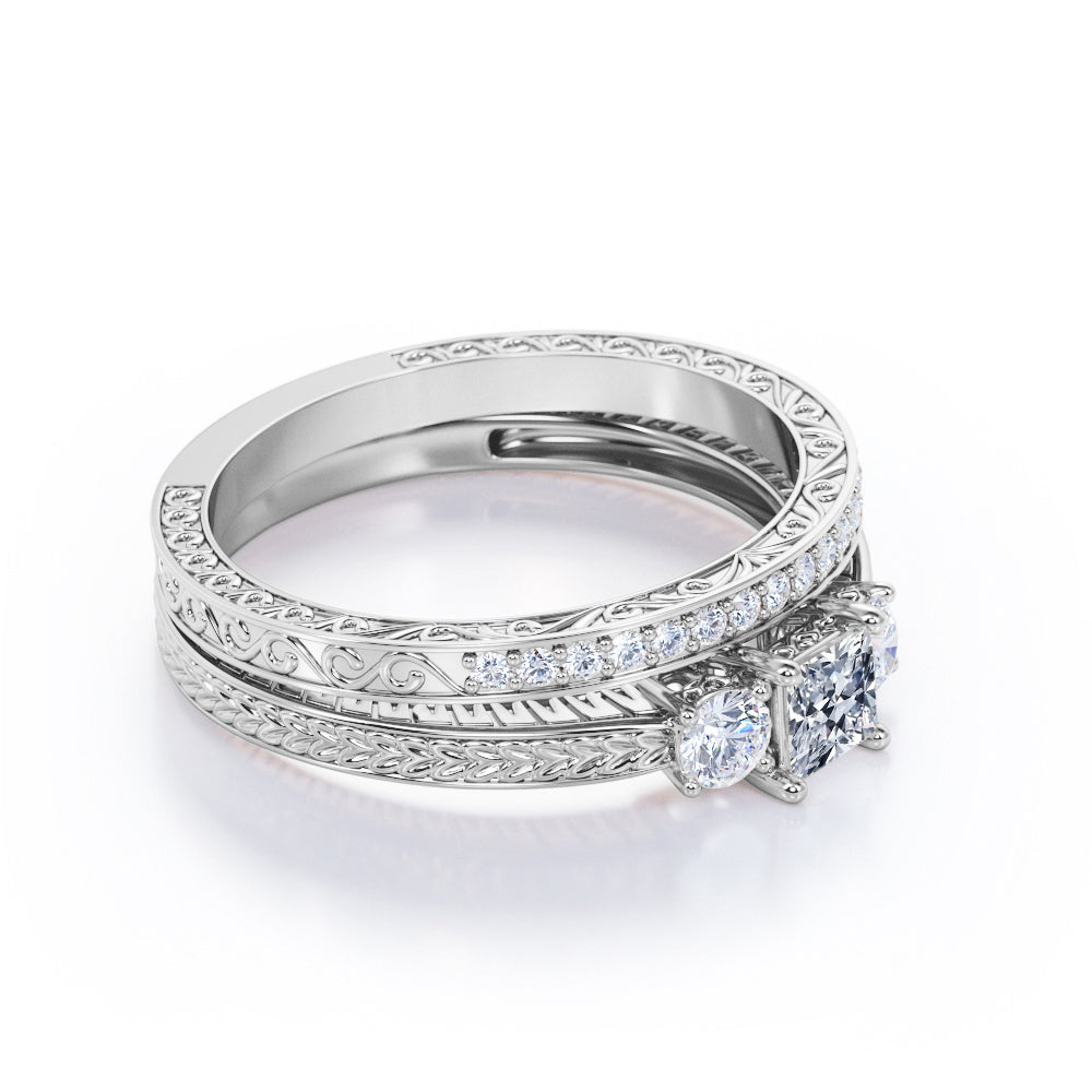 Filigree Milgrain 0.72 carat princess Brilliant cut diamond - 3 stone wedding ring set in Gold
