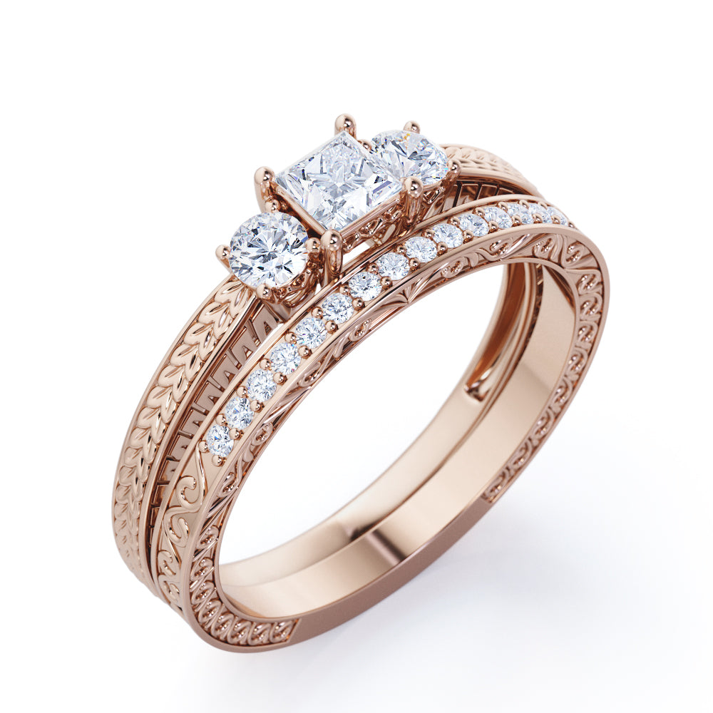 Filigree Milgrain 0.72 carat princess Brilliant cut diamond - 3 stone wedding ring set in Gold