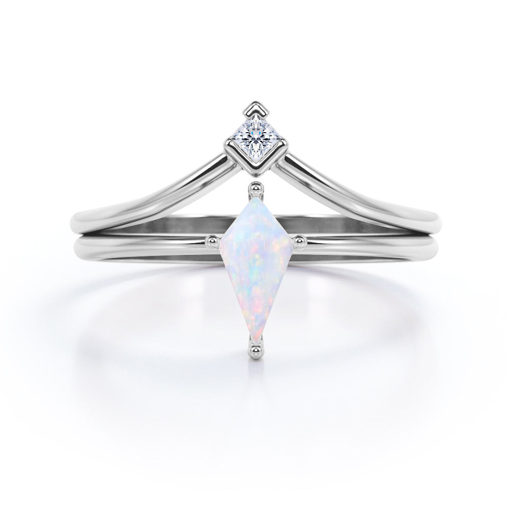 Marvelous 2 stone 1 carat Kite cut Opal and diamond vintage chevron Bridal set for women in Black gold