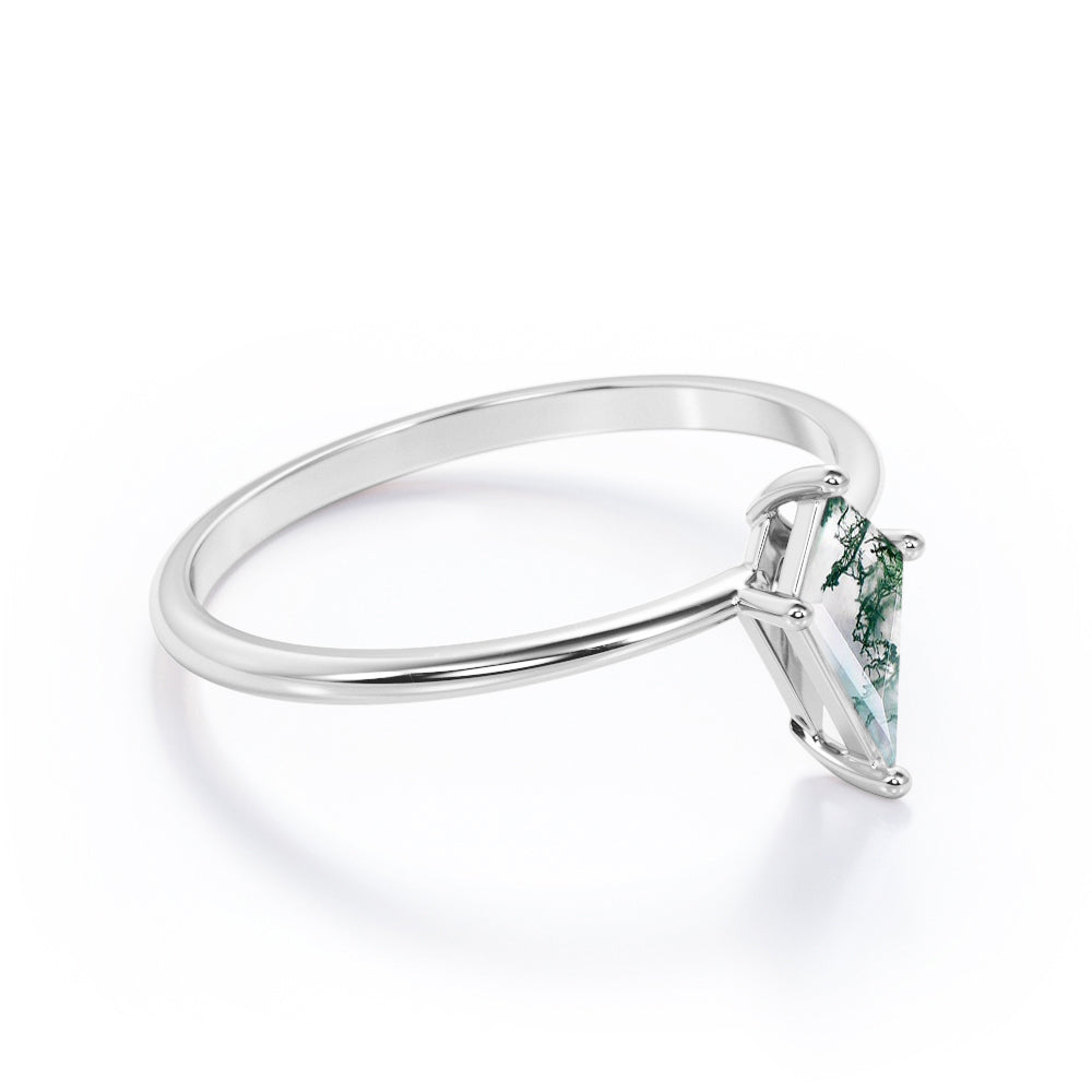 Elegant Solitaire 1 carat Kite shaped Moss Green Agate dainty style anniversary ring in Rose gold