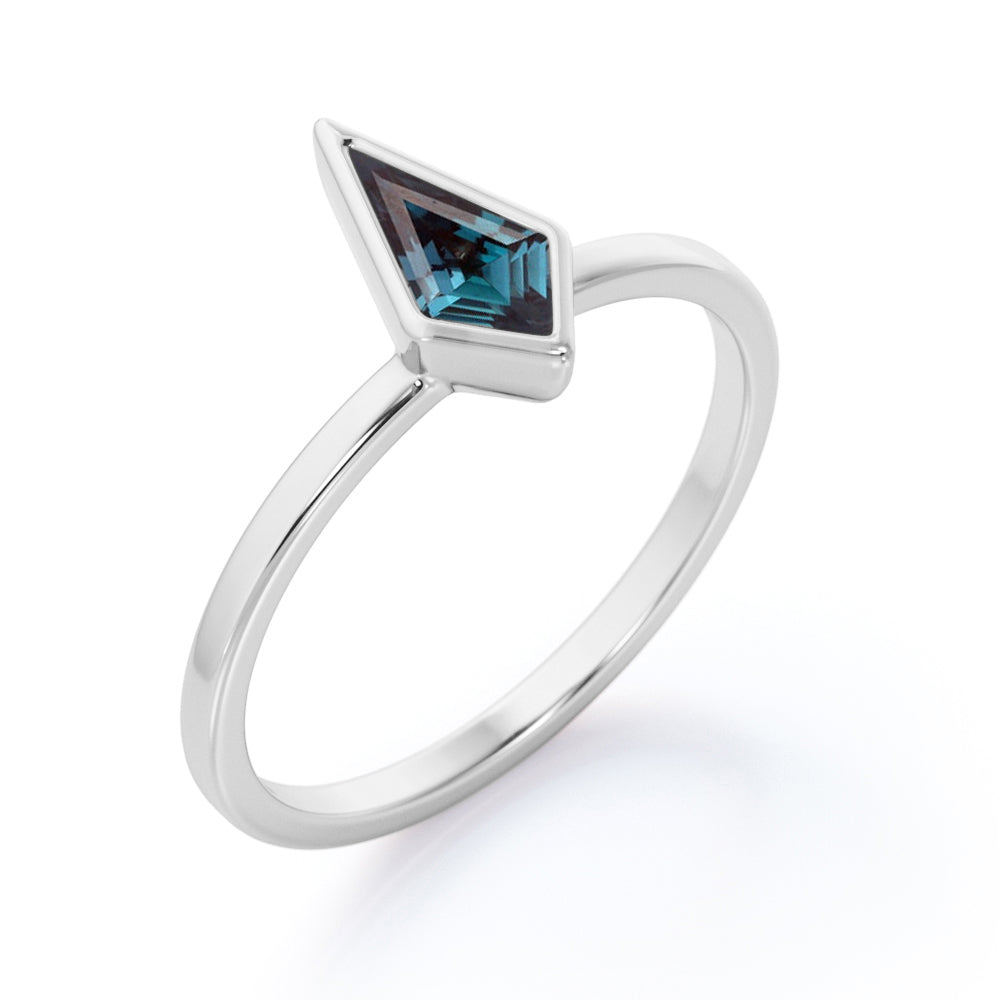 Antique Bezel 1 carat Kite shaped Alexandrite engagement ring in Rose gold-promise ring for women