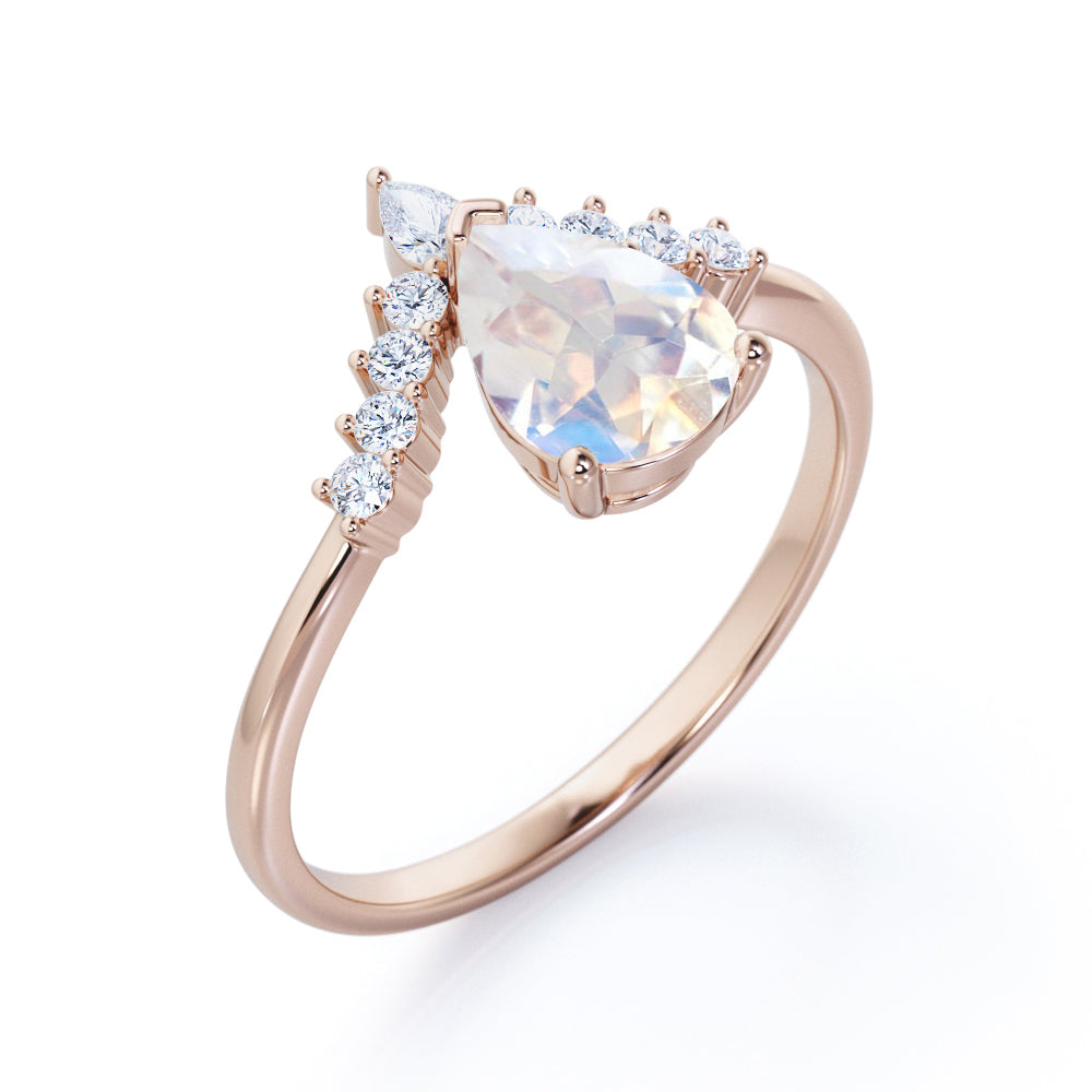 V-shaped 1.15 carat Pear cut Moonstone and diamond vintage tiara engagement ring in White gold