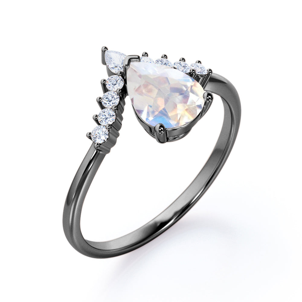V-shaped 1.15 carat Pear cut Moonstone and diamond vintage tiara engagement ring in White gold