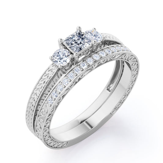 Filigree Milgrain 0.72 carat princess Brilliant cut diamond - 3 stone wedding ring set in Gold